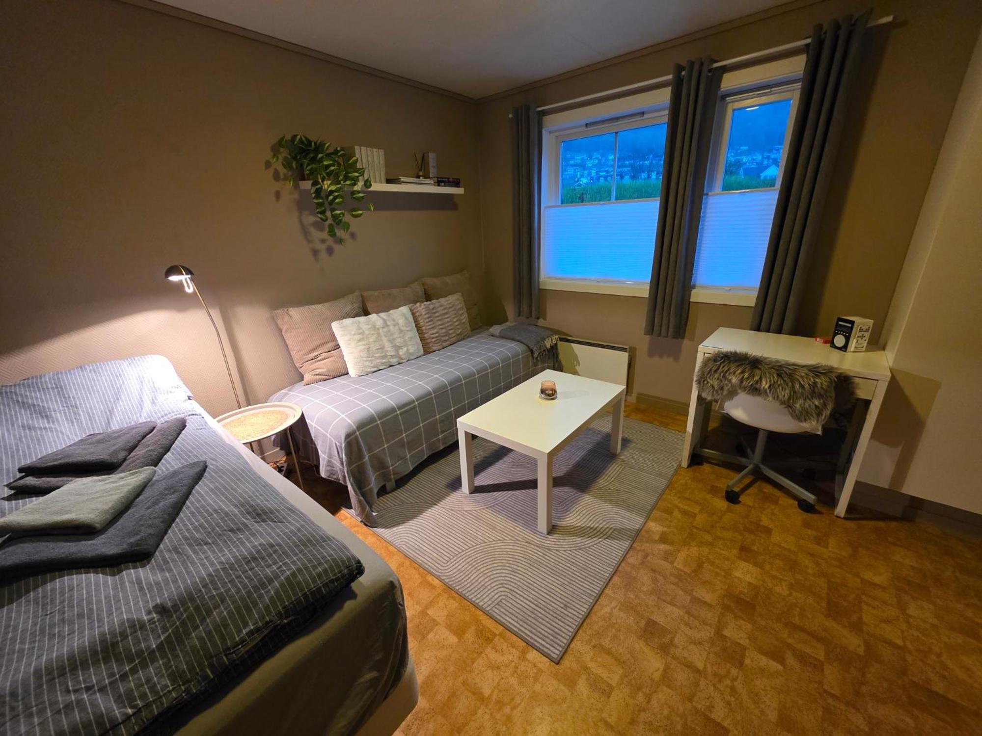 Rom Sentralt I Sogndal Hostel Екстериор снимка
